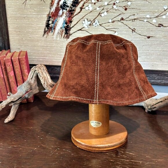 Vintage Y2K Wilsons Leather Bucket Hat S/M Brown Suede Fall Hippie BOHO Granola - Picture 1 of 7